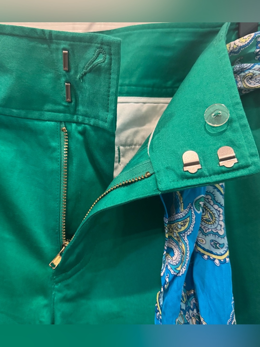 Liz Claiborne Women's Audra Capri Crop Pants Size 14 Green Scarf Belt - Picture 4 of 6